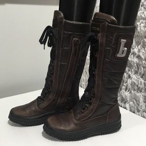 Kid’s tall boots 👢